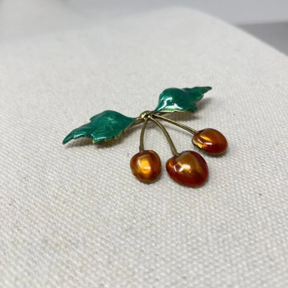 Unbranded vintage cherry